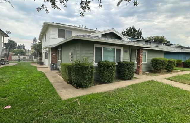 Water, Sewer, Garbage paid - 1189 Casita Drive, Yuba City, CA 95991