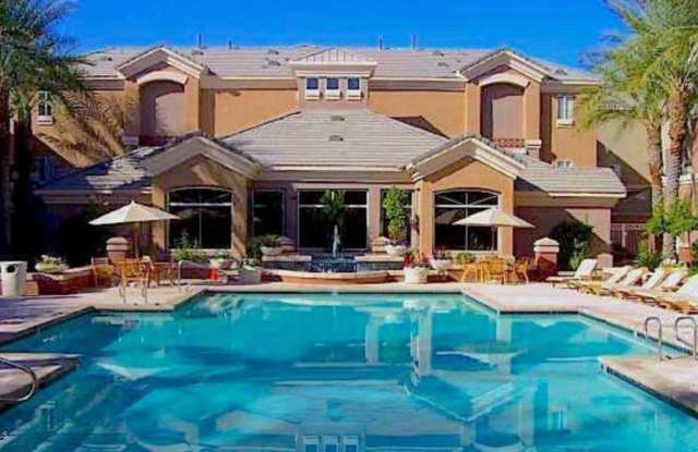 STUNNING 2 BEDROOM 2 BATH TOWNHOUSE IN GATED COMMUNITY WITH 1 CAR GARAGE ATTACHED - 4455 East Paradise Village Parkway North, Phoenix, AZ 85032