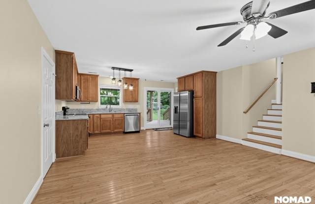 Charming 4BR House in Statesville with large lot Gallery 4