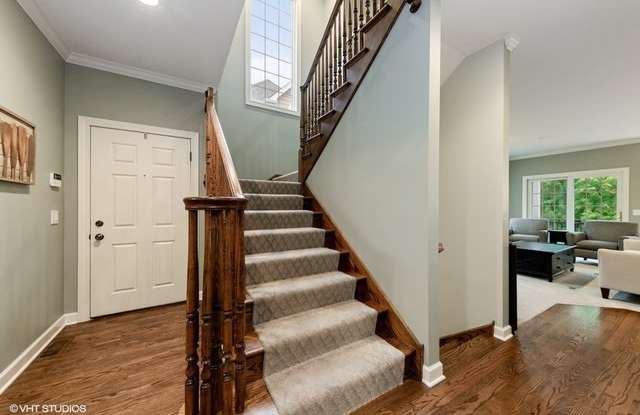 1910 Lynn Circle Gallery 2