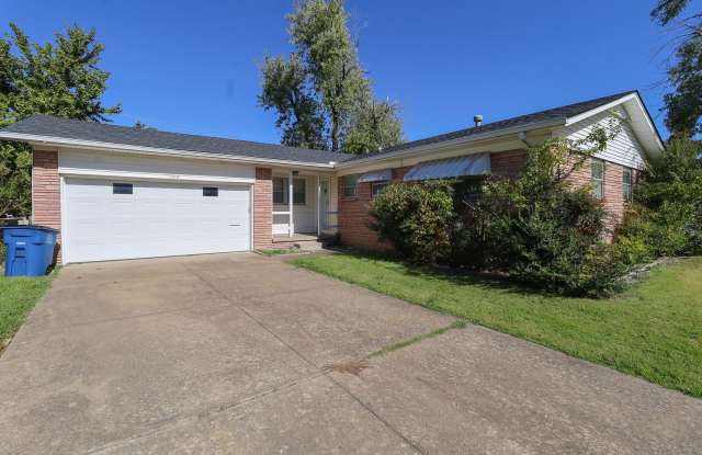 3 Bed Mid-Town Beaut! Available for Immediate Move In - 5309 East 30th Street, Tulsa, OK 74114