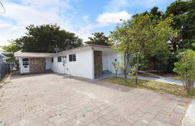 26 NW 34th Ter photos photos