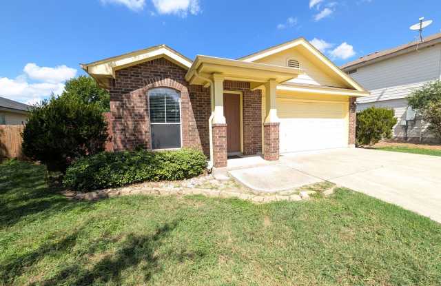 3/2/2 in Quail Valley / Fridge, Washer, Dryer Included / Owner Pays to Mow & Trim Yard / Large Deck in Backyard / CISD Gallery 1