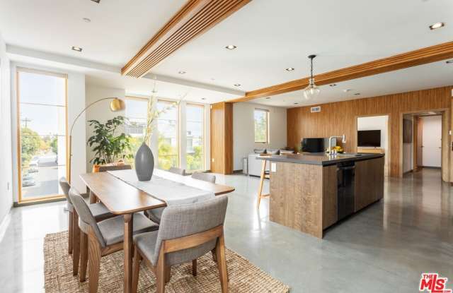 547 N Sweetzer Ave unit: 102 photos photos