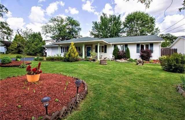 411 Sussex Dr Gallery 1