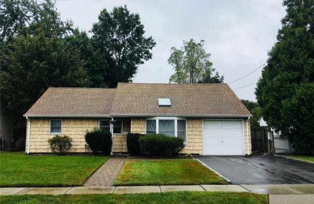 7 Relda Street - 7 Relda Street, Plainview, NY 11803