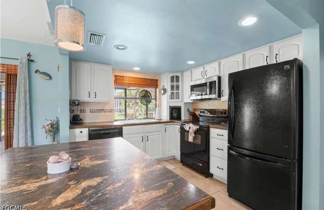 2110 SW Santa Barbara Place Gallery 3