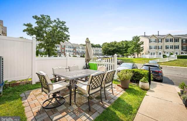 4268 MAPLE PATH Circle Gallery 4