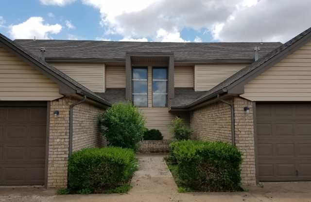 2 Bedroom 1.5 Bath Duplex - 4511 Spring Ridge Road, Enid, OK 73703