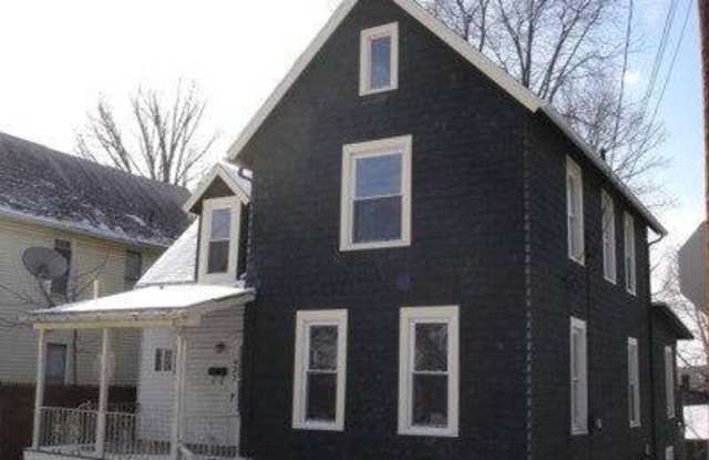 427 3rd NE St - 427 3rd Street Northeast, Massillon, OH 44646