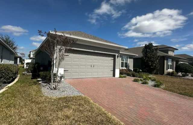 Welcome to this inviting 3/2 single family home located in Compass Landing photos photos