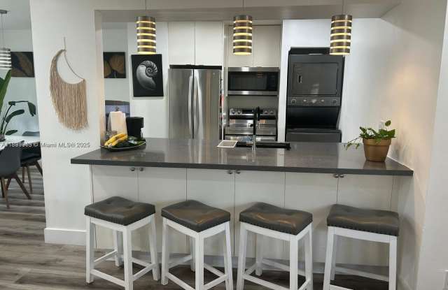 365 SW 86th Ave - 365 Southwest 86th Avenue, Pembroke Pines, FL 33025 365 SW 86th Ave - 365 Southwest 86th Avenue, Pembroke Pines, FL 33025