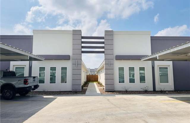 2918 W Driftwood Street photos photos