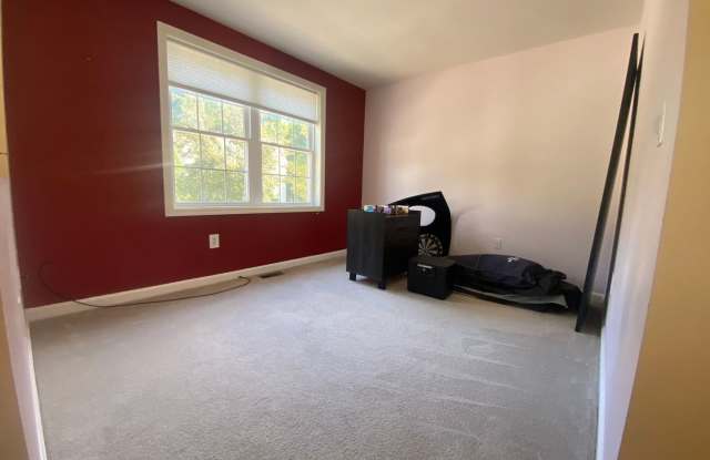 2+ bedroom, 2.5 bath townhouse for rent in the Bicentennial school district. Gallery 2