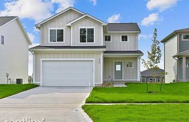 8864 Primo Ln - 8864 Primo Ln, West Des Moines, IA 50266
