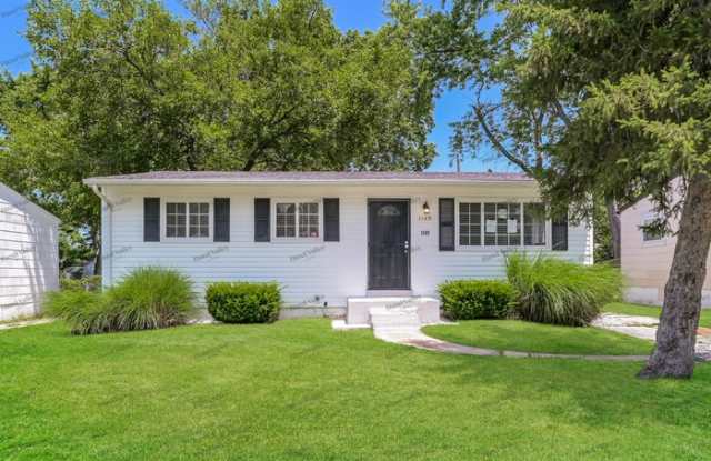 1149 Scott Avenue photos photos