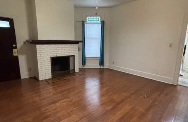 131 South Douglas Avenue - 4 - 131 South Douglas Avenue, Springfield, IL 62704 131 South Douglas Avenue - 4 - 131 South Douglas Avenue, Springfield, IL 62704