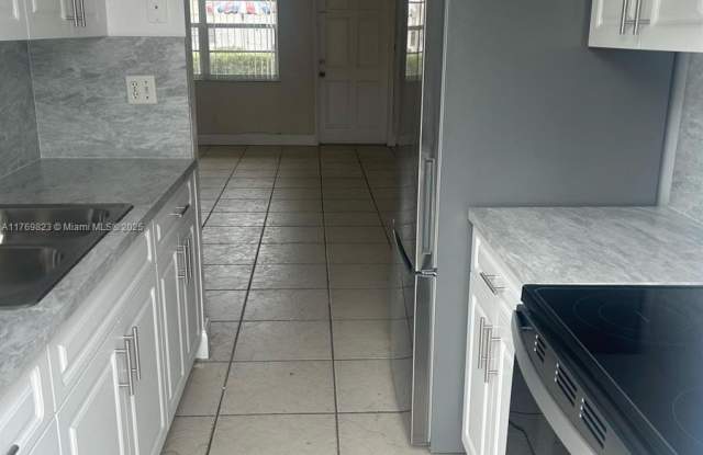 6191 SW 37th St photos photos