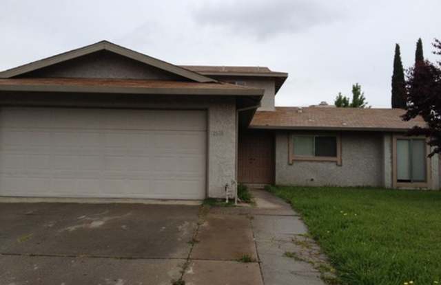 Move-In Ready 4-Bedroom Home with Good-Sized Yard Gallery 3