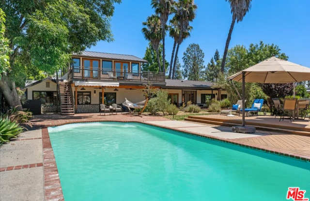 22954 Collins Street photos photos