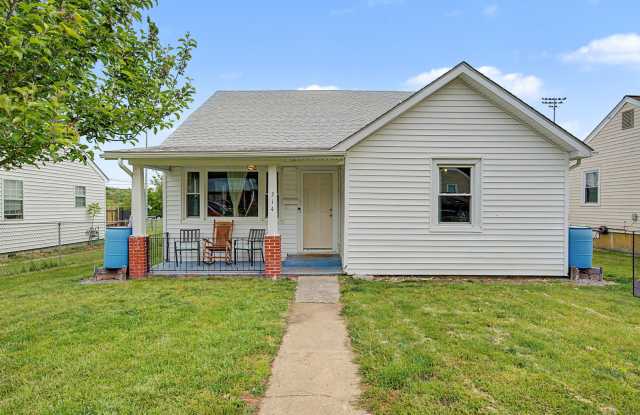 Spacious 5-Bedroom Home Near Radford University photos photos
