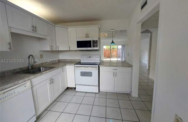 7332 SW 25th Ct Gallery 4
