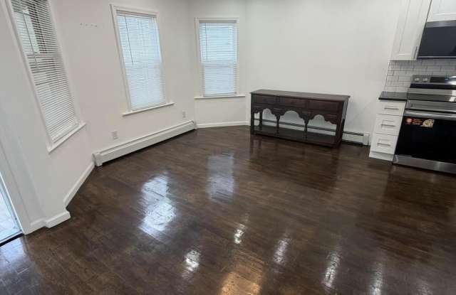 885 Yorkston Street Gallery 4