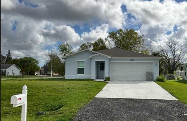 Beautiful 3-Bedroom Corner-Lot Home in Vero Lake Estates | Gallery 3