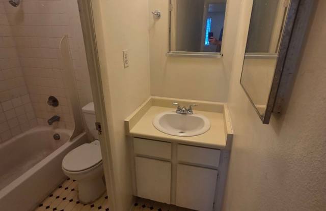 - Electric & Gas are with Xcel Energy (800) 895-4999 - https://my.xcelenergy.com/s/moving - Water/Sewer, HOA and Trash are included in rent  RADON DISCLOSURE: The property owner does not have any records or information about the radon in the property. Gallery 4