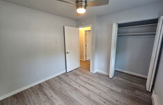 Beautifully Remodeled Condo in the Valley Gallery 3