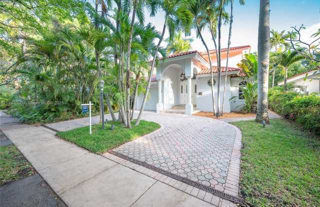 1135 Asturia Ave photos photos