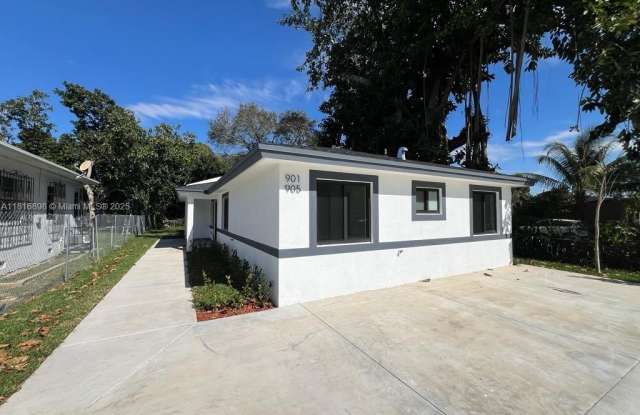 901 NW 99th St photos photos
