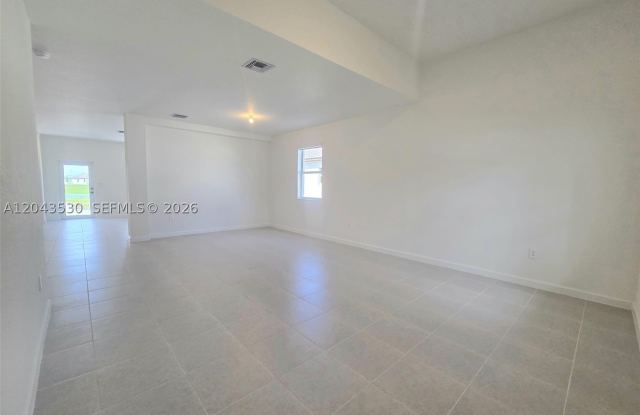 2423 SE 30th St Gallery 2