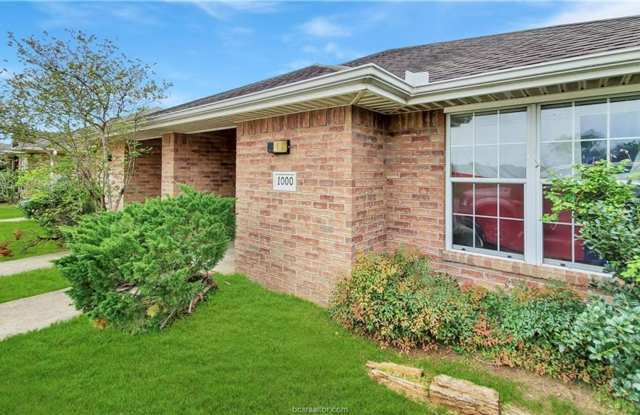 Updated 3/2 Duplex Available August 1, 2027 Gallery 1