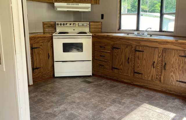 17901 Farmwood Drive Gallery 3