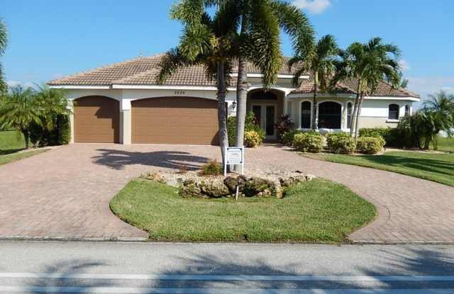 3525 Surfside Boulevard Gallery 2