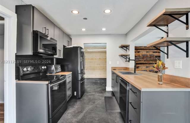 5161 SW 7th Ct Gallery 3