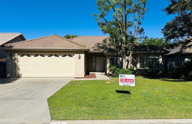 $2,350 - Maple & Teague - 3 Bed 2 Bath, Meridian Ave. Fresno New Floors, New Paint photos photos