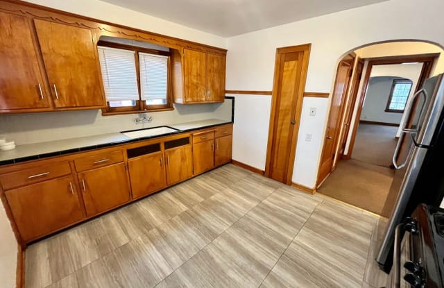 5050 W. Medford Avenue - Upper - 5050 West Medford Avenue, Milwaukee, WI 53216