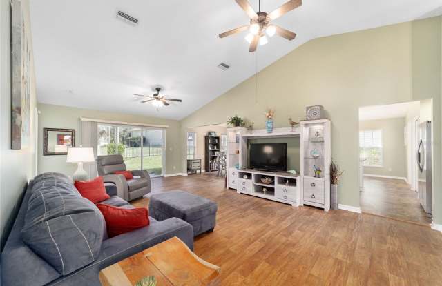 AVAILABLE BY SEPT 4TH-PRISTINE 3/2 HOUSE IN DESIRABLE LOCATION Gallery 3