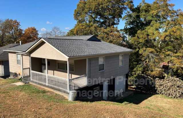 1444 31st St photos photos