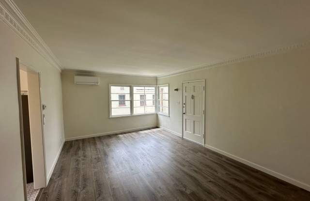 MOVE-IN SPECIAL 2 WEEKS FREE RENT!!!! - Lovely Cozy  Spacious renovated upper level 1 Bedroom / 1 bath Unit in Melrose / Fairfax District ! photos photos