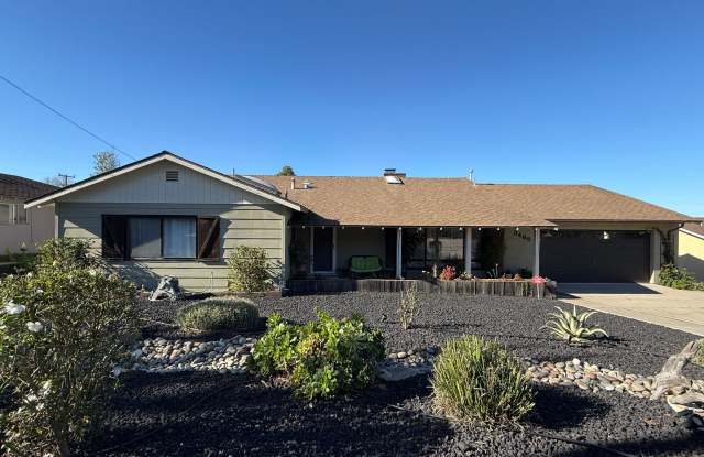 Stunning Fully Furnished 3 Bed-3 Bath Home with Den - Over 2300 Sq Ft. photos photos