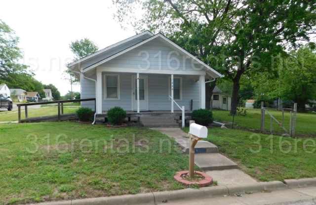 Cozy 2 bedroom home on corner lot! - 1000 South Atchison Street, El Dorado, KS 67042