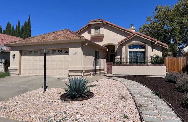 Beautifully maintained Elk Grove home with updated kitchen and baths. photos photos