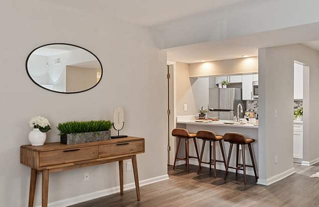 Central Pointe Apartment Homes Gallery 2