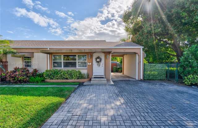 800 NE 6th St photos photos