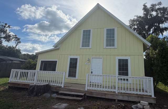 4290 NE 2nd Ct Gallery 1