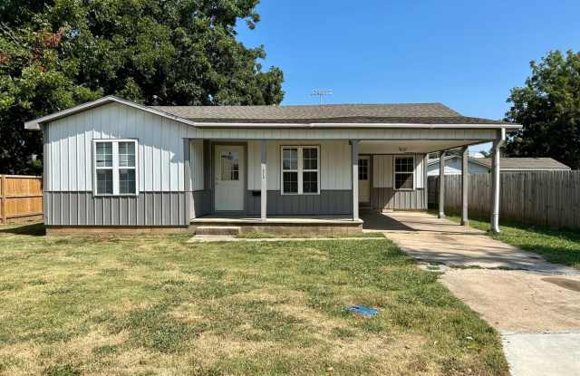 Completely Remodeled 3 Bedroom 1 Bath House-New privacy fence!! Gallery 1