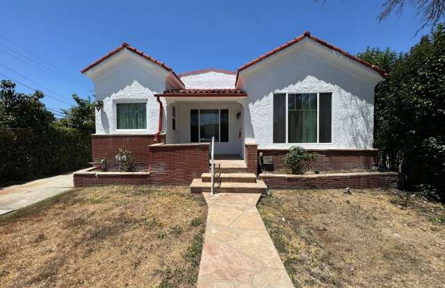 Gorgeous and Spacious 3-Bedroom 2-Bath home with Built-In BBQ, Garage, Hardwood Floors  Yard photos photos
